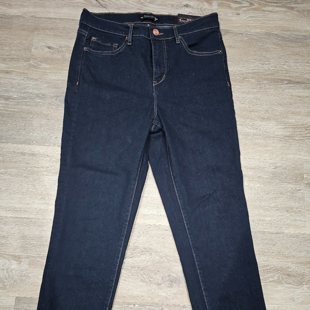 dark ankle cropped blue jean